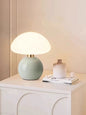 Lampe champignon verte LED allumee ambiance chaleureuse salon chambre design scandinave moderne minimaliste