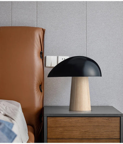 Lampe champignon design scandinave abat-jour noir pied bois naturel LED sans fil rechargeable USB decoration nordique