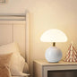 Lampe champignon blanche LED allumee ambiance chaleureuse salon chambre design scandinave moderne minimaliste