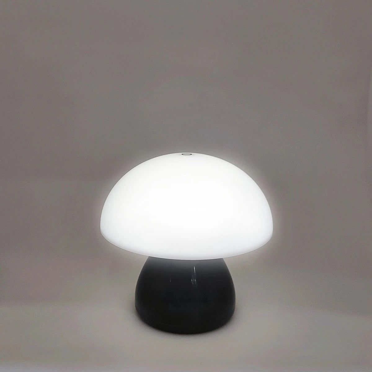 Lampe champignon noire veilleuse LED allumee chambre enfant bebe ambiance douce tactile sans fil rechargeable table chevet
